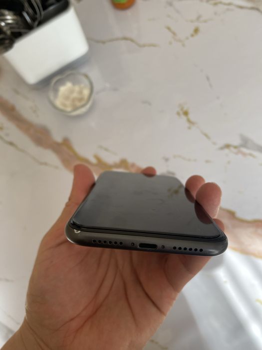 Продам 11 айфон 64 g