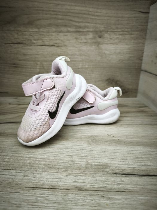 Маратонки Nike revolution