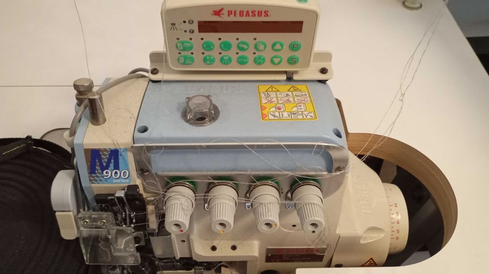 Masina de surfilat PEGASUS M900
