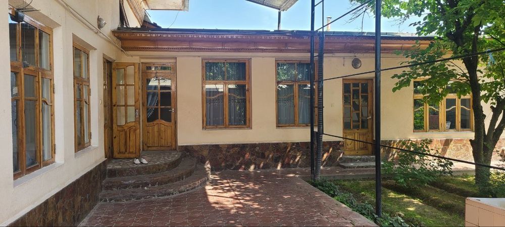 6 sotix Xo'vli sotiladi