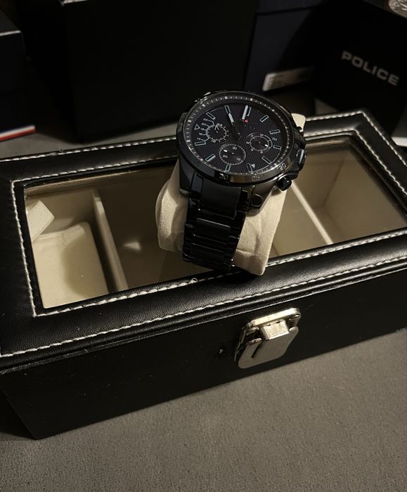 Часовник Tommy Hilfiger и Fossil FS4552IE (двата общо 220лв.)