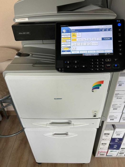 Copiator color multifuncțional Ricoh !