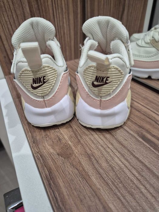 Бебешки маратонки Nike