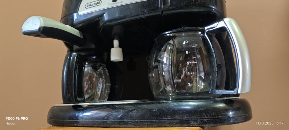 Кофеварка гейзерная , электрическая Delonghi .