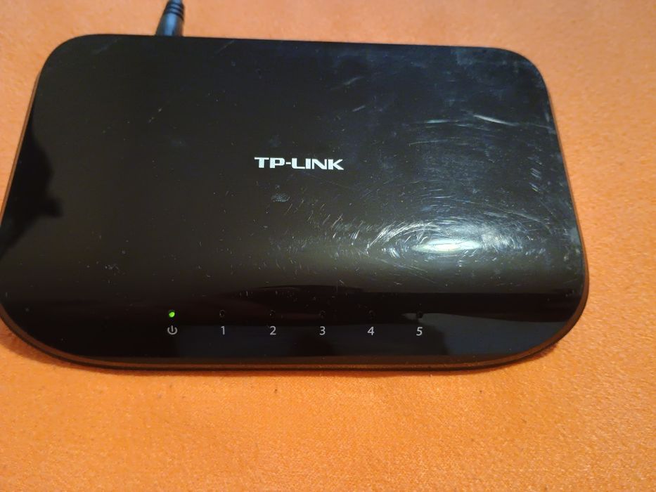 Суич 5 порта . TP-LINK