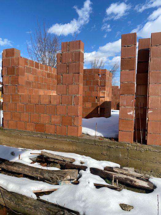 Se vinde teren și construcție 800m