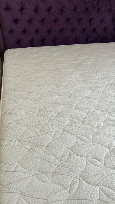 Кровать с матрасом