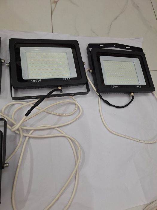 Proiectorul LED 100W Grad de protectie, de IP65