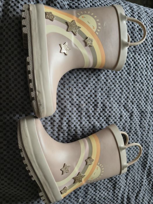 Детско яке и детски ботуши