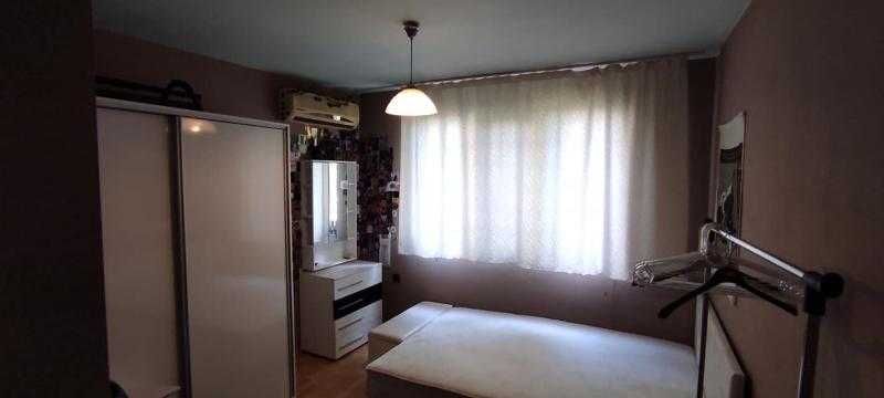 Тристаен дом под наем в Зорница!