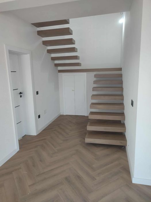 Scară plutitoare / Scară flotantă / Scară metal / confectii metalice