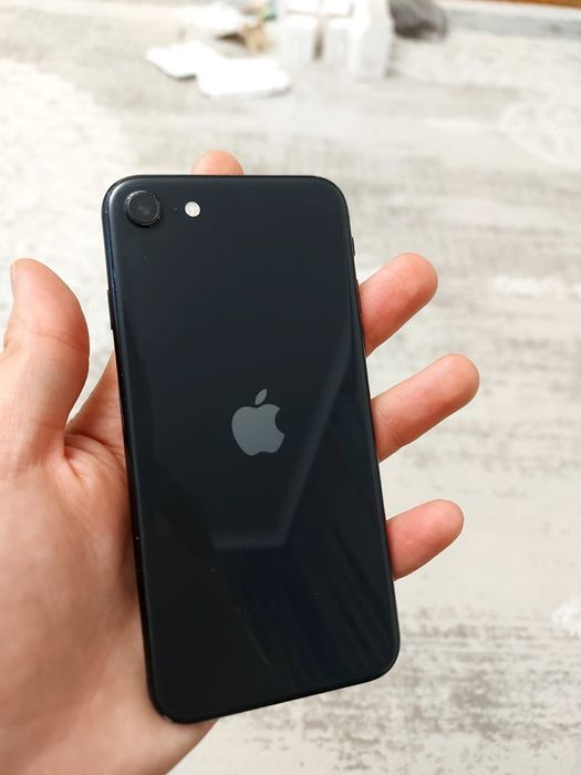 Продам обмен айфон se 2поколения