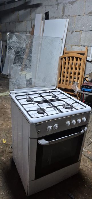 Продам газовую плиту