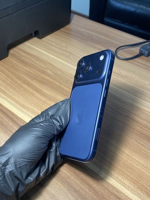 iPhone 17 Pro• 256 GB • Deep Blue
