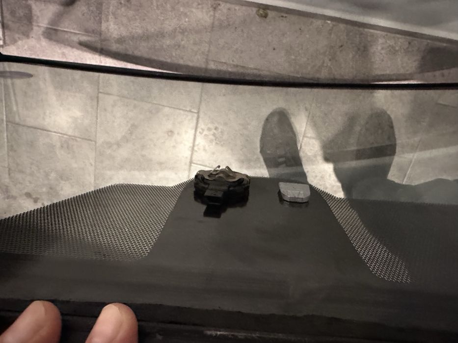 Предно стъкло за Тойота Авенсис Т27 2010г.