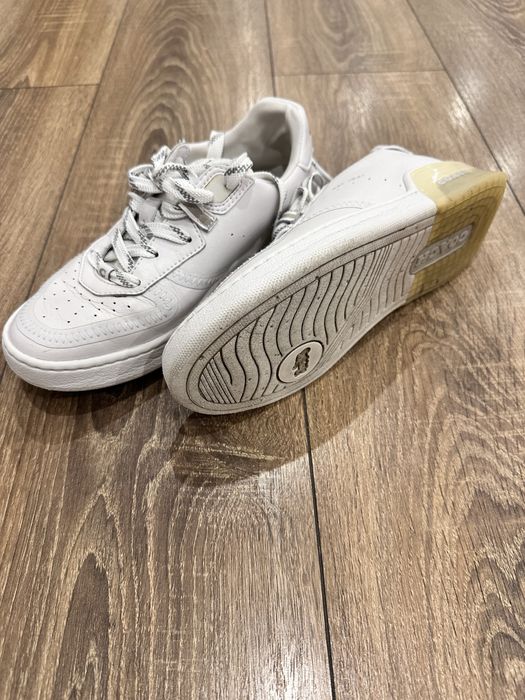 Бели кецове coach