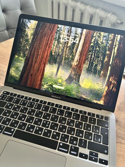 MacBook Air M1 (2020)