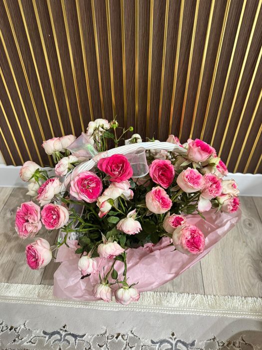 Цветы в корзине