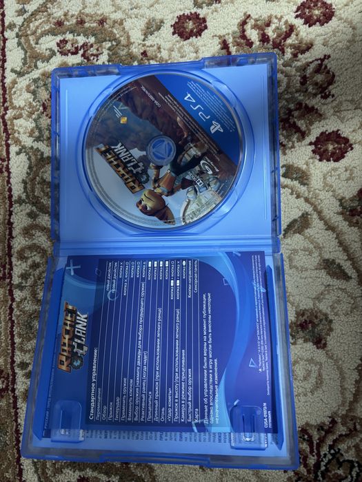 Игры и джойстик на PS4