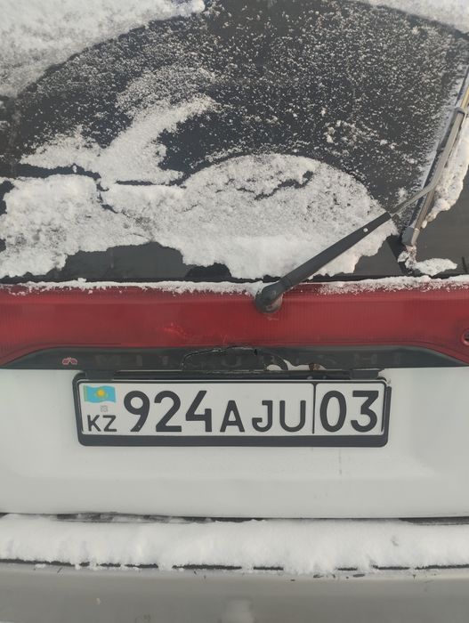 Задний плафон Митсубиши Монтеро