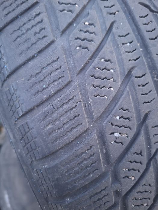 Vând 4 anvelope de iarna