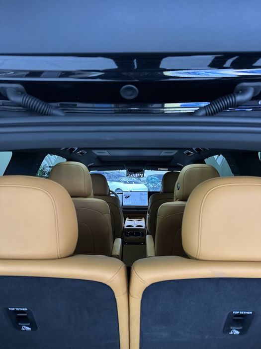 Продаю машину Li I8 Ultra года выпуска 2025 машина