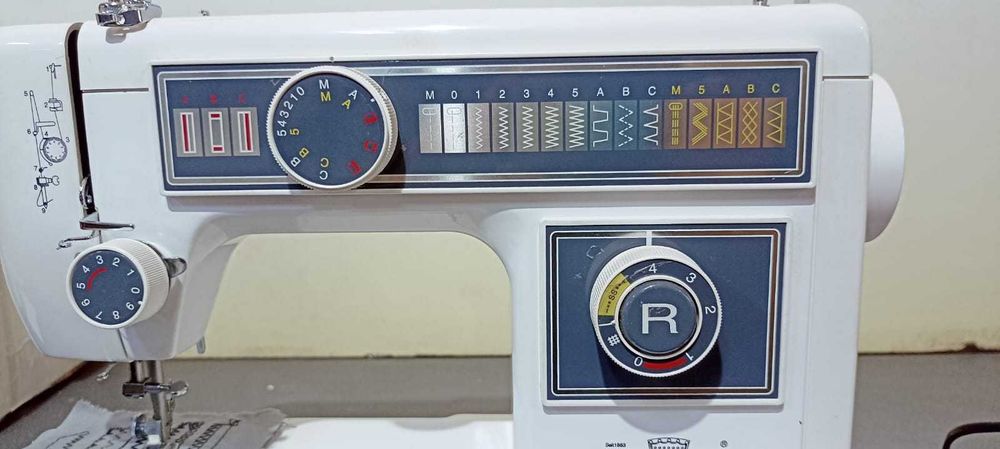 Masina de cusut Victoria cu piese metalice