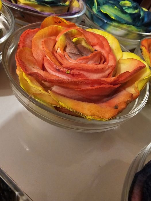 Trandafiri artizanali cu bol sticlă inclus