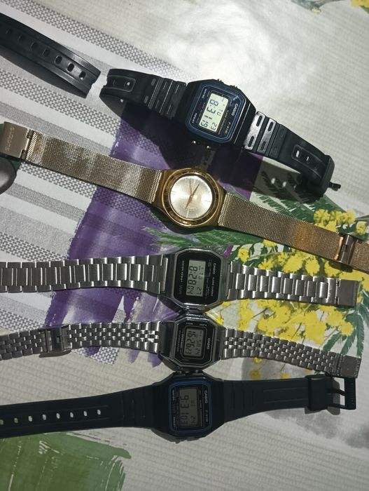 Vând ceasuri casio.
