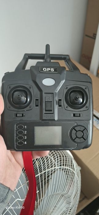 Vand barcuta cu doua baterii.