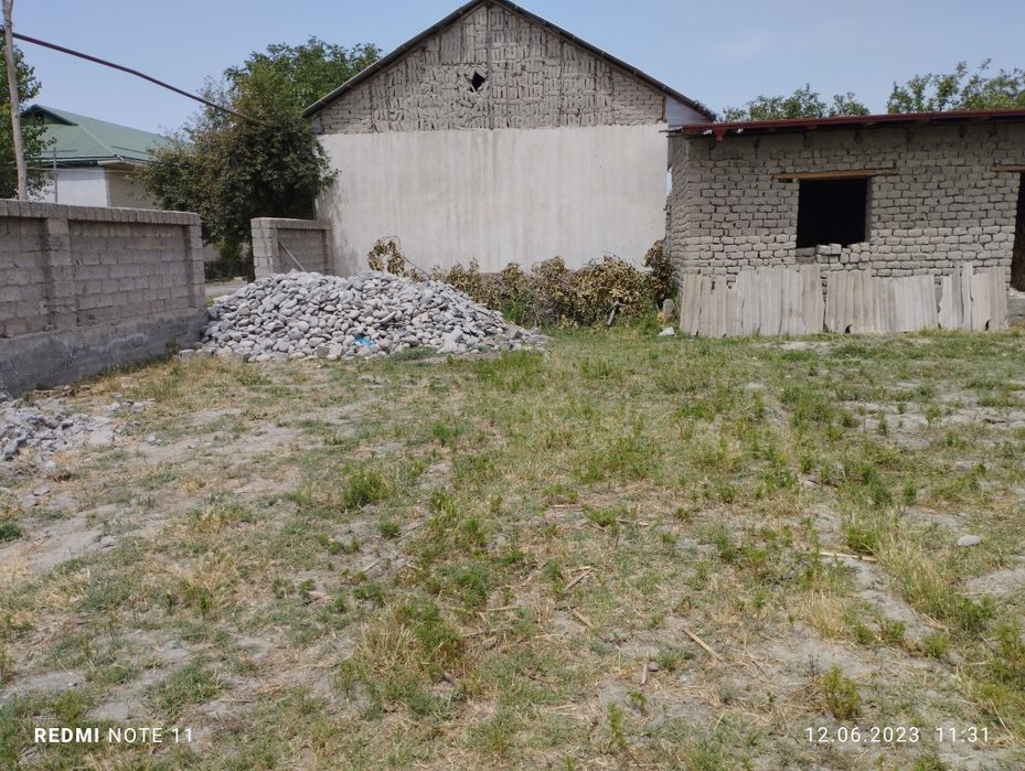 Ер участка сотилади