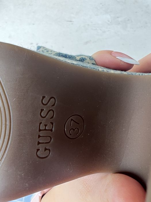 Оргинални Сандали Guess