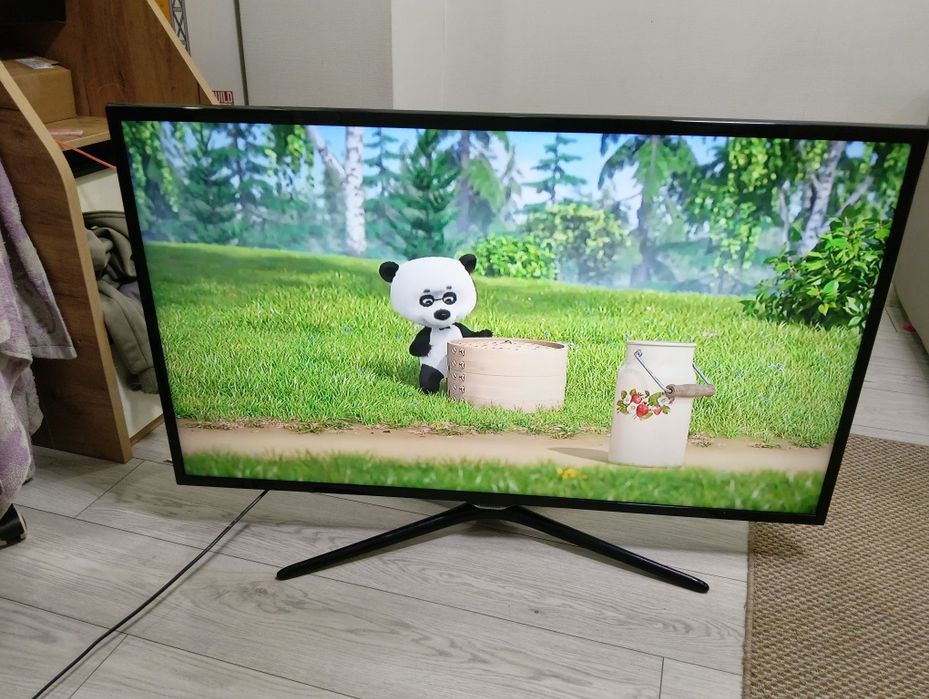 Продам большой телевизор Samsung Smart tv