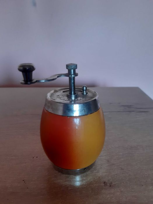 Мелничка за черен пипер Бг производство "Родина"