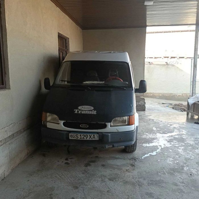 Продаю Ford Transit 1999 года.