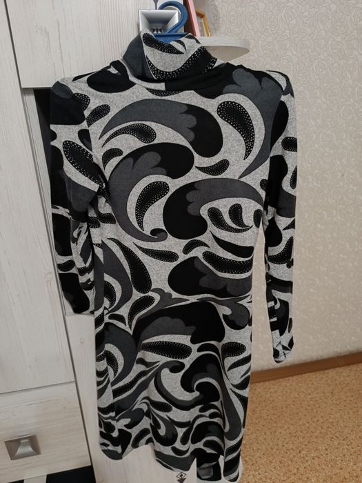 Продам Женские платья