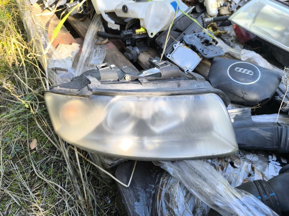 Десен фар Audi A4 B6