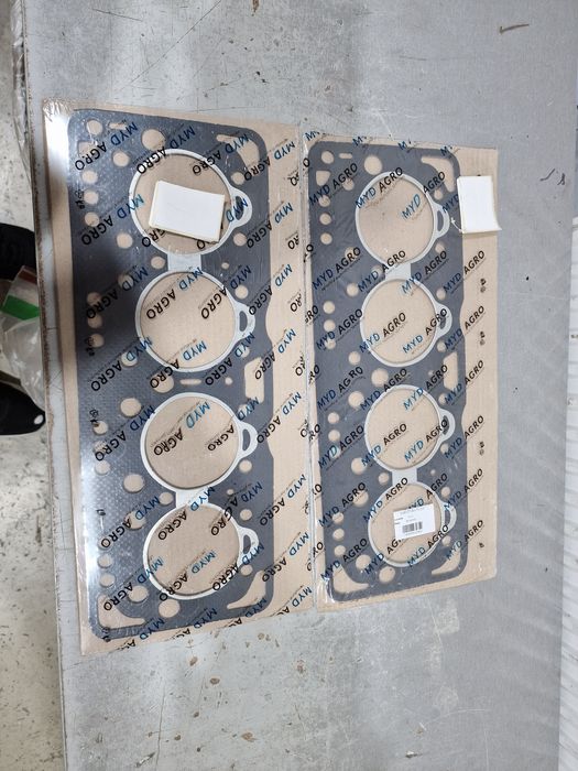 Garnitura chiulasa tractor fiat 411 pe original import se poate trimit