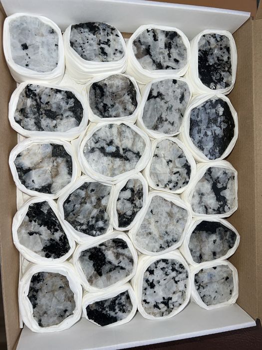 Кутия лунен камък