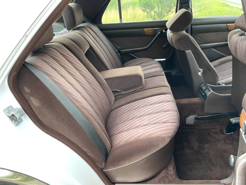 Mercedes-Benz S Class W126 300SE