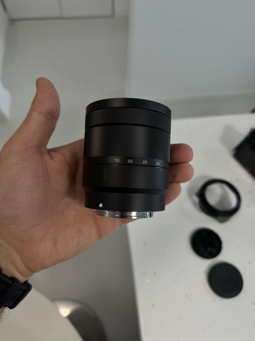 Sony E 16-70mm f/4 ZA OSS Zeiss Vario-Tessar T*