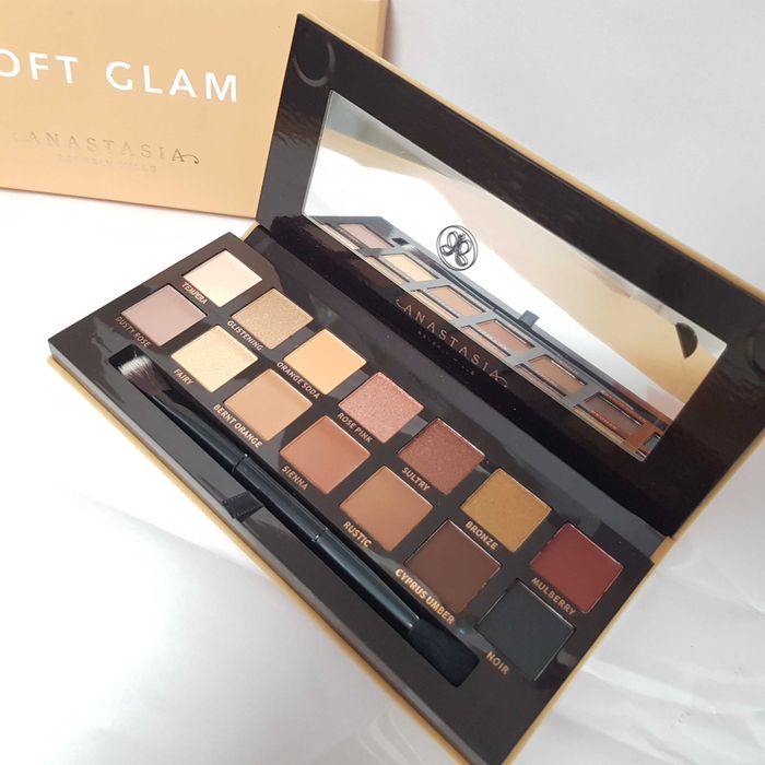 Fard ochi/ Soft Glam Anastasia  BH 14 nuante- cadoul perfect