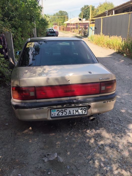 Продам машину мазда 323bg
