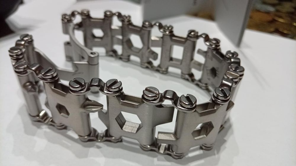 Мултитулна гривна