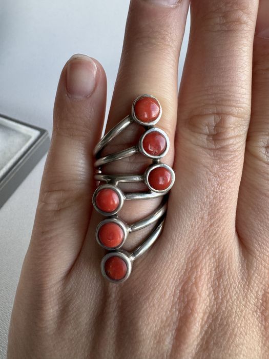 Inel din argint si coral