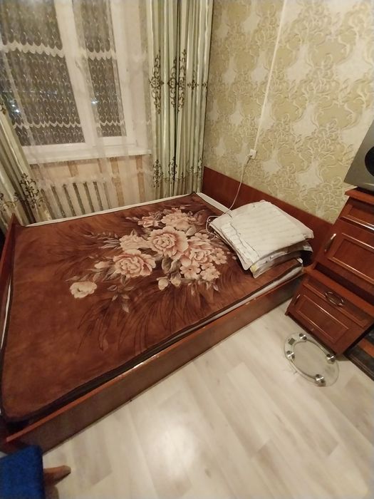 Продаются кровать и тумбочки