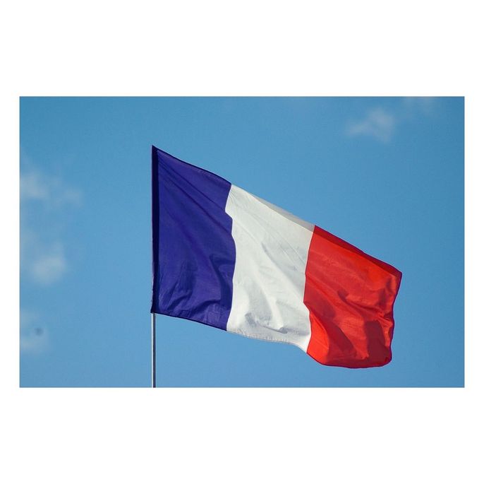 Флаг Франции и башня