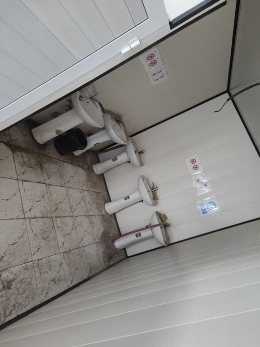 12 metrli kantenr hojatxona qilingan 2 ta bor 2500ye  begaboda.