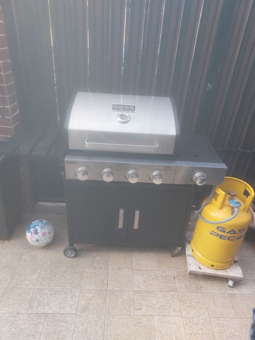 Gratar de curte pe gaz