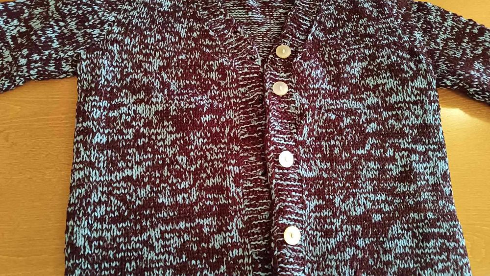 Ръчно плетена жилетка